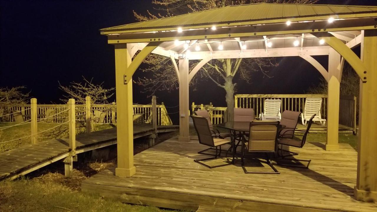 Brio Beach Inn Traverse City Exterior photo